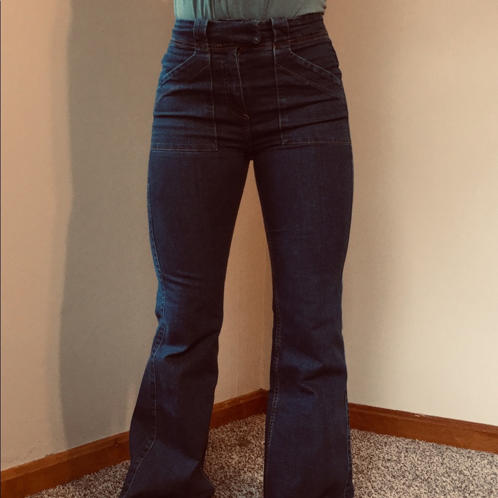 Bell bottom high waisted jeans.